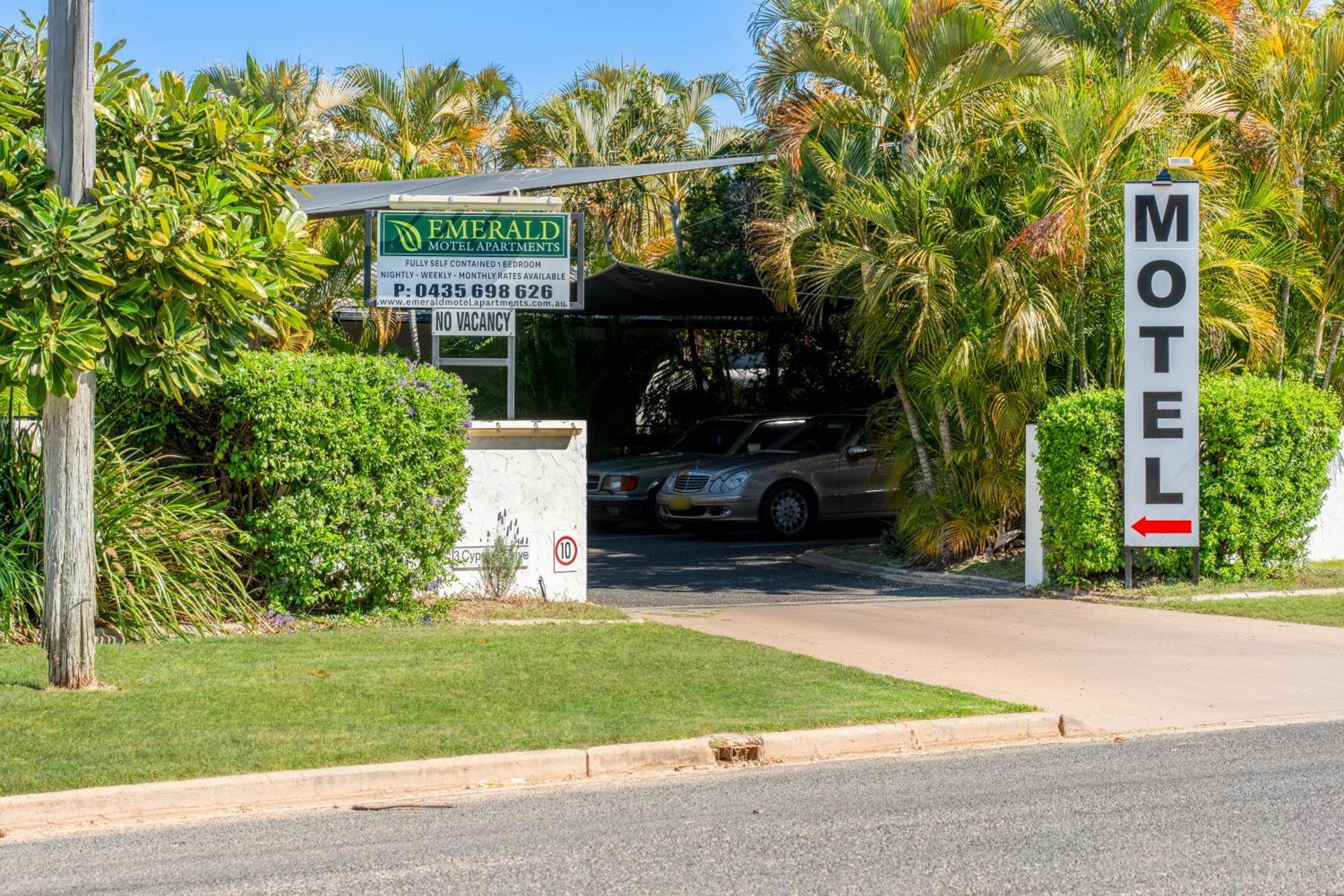 Emerald Motel Apartments エクステリア 写真